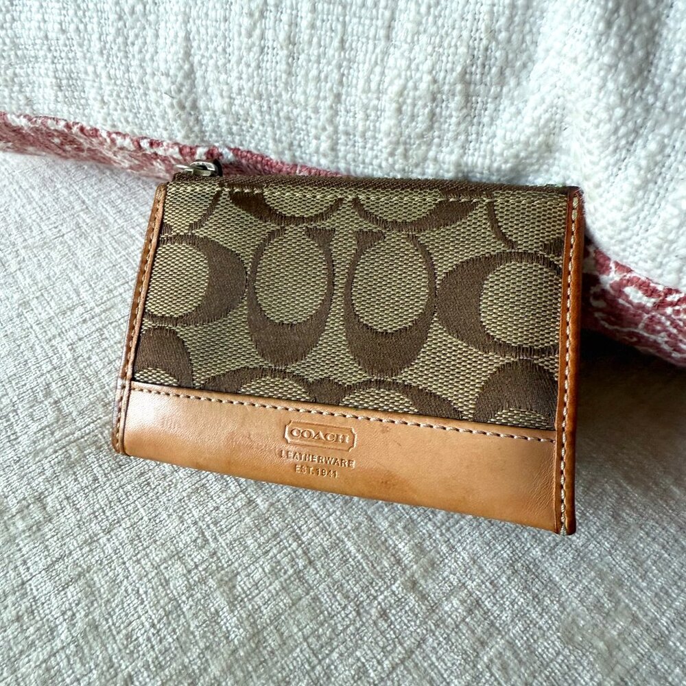 Authentic COACH coin purse -Signature fabric - Picture 1 of 1